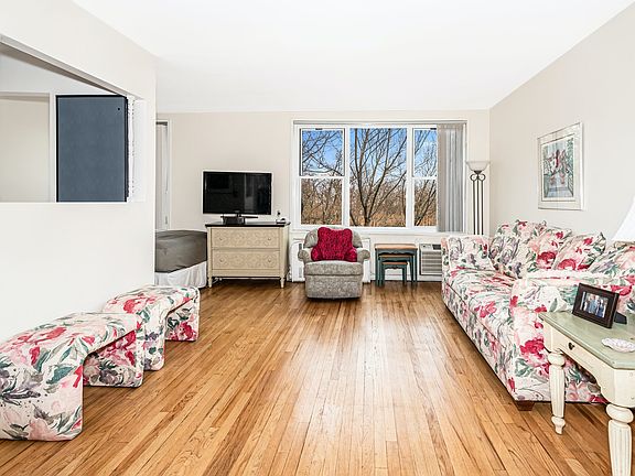3rd image of 110 Dehaven Dr APT 520