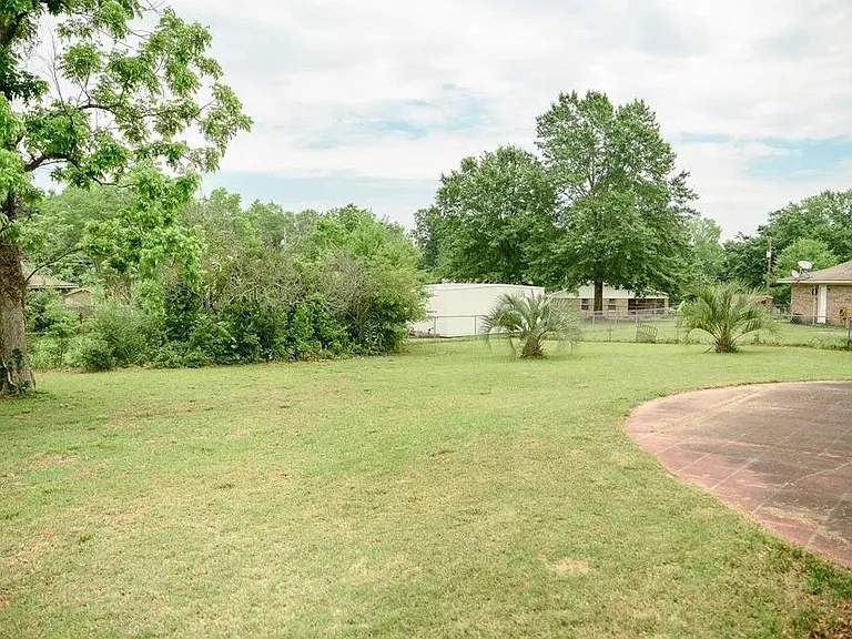 413 Christopher Dr — Photo 24