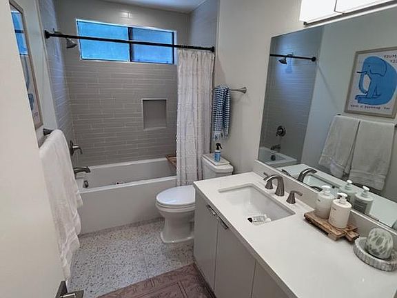 3rd image of 1237 N Ogden Dr APT 2