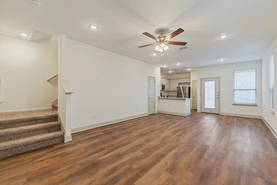 3 bed, 2.5 bath, 1505 sqft, $1,700 — Photo 3