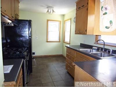 5th image of 2124 Suburban Ave