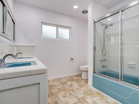3rd image of 2407 Mackay Ln