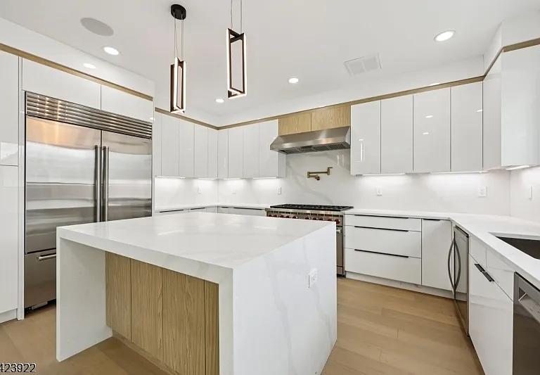 51 Albany Ave — Photo 3