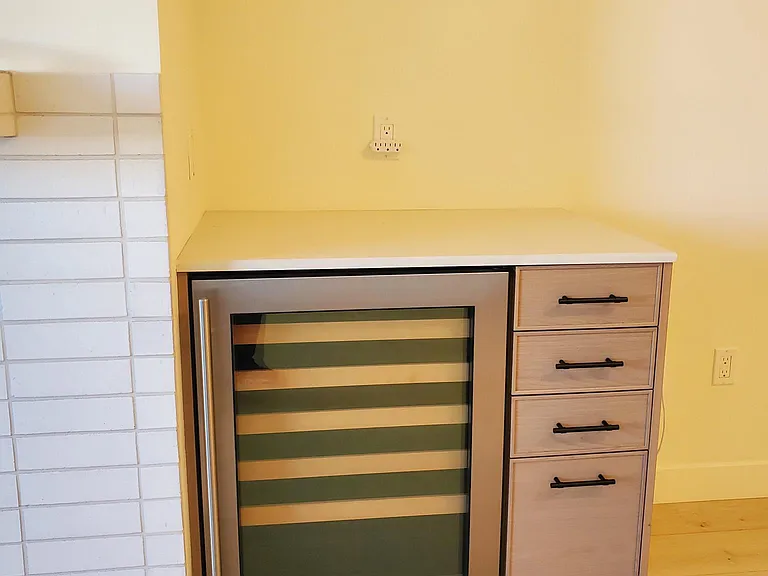 1598 Bay St #300 — Photo 6