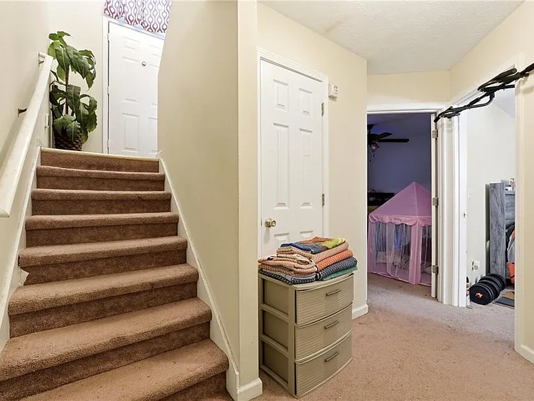 1027 Alford Xing — Photo 19