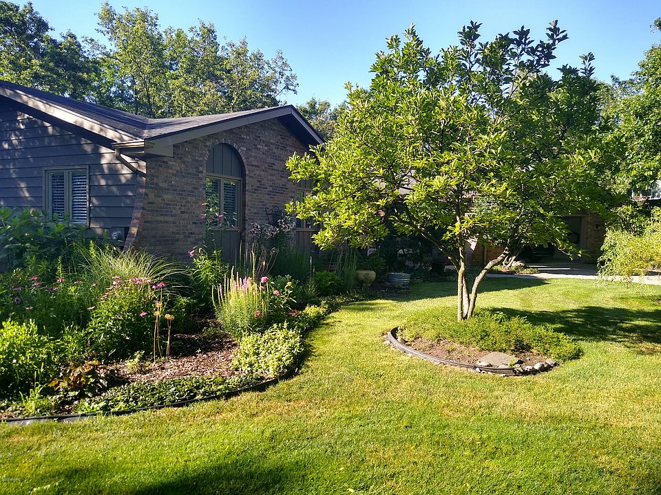1st image of 3302 Pinoak Ct SE