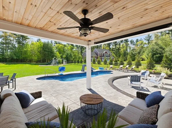20 Quail Run Rd, Bridgewater, MA 02324