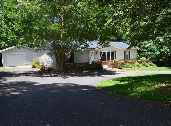 2nd image of 4489 Lakehill Dr