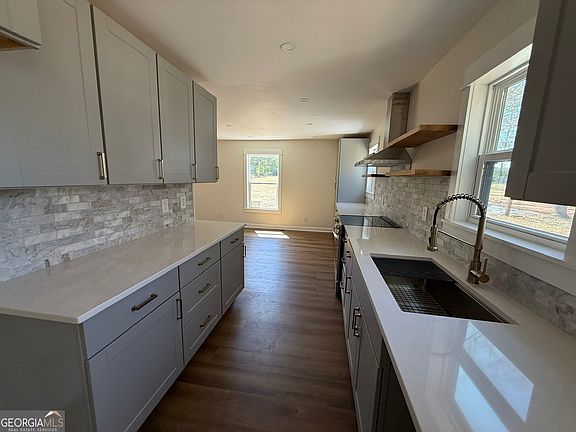 3rd image of 291 Mauldin Rd