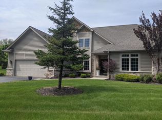 10627 Hidden Creek Dr, Mequon, WI 53092