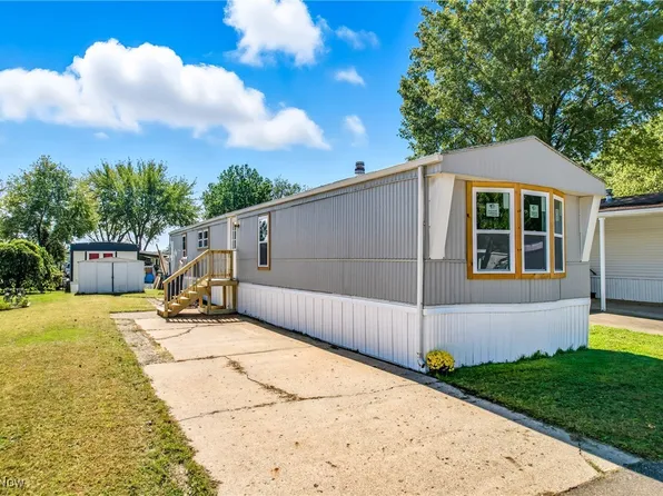 11 Redwood Dr, Beloit, OH 44609