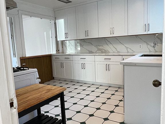 5th image of 122 Beaumont Ave #A