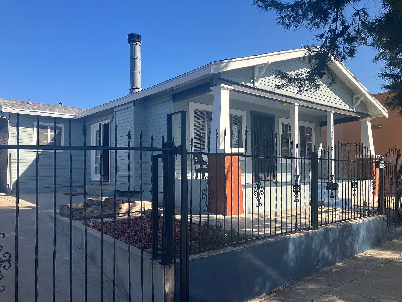 3 bed, 831 sqft, $2,895 — Photo 3