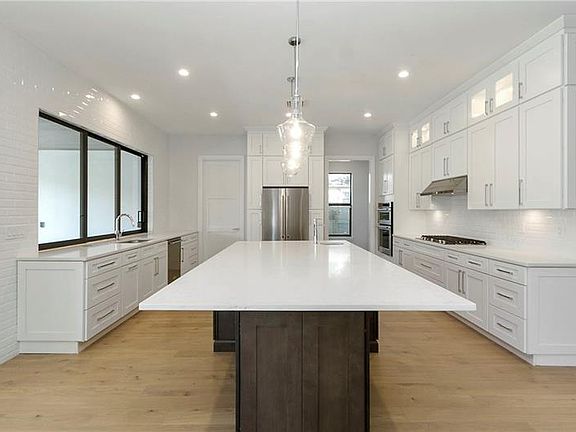 5th image of 1808 Formosa Ave
