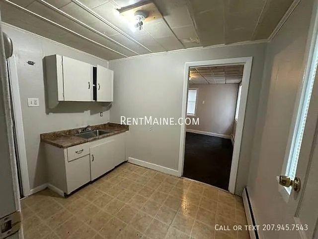 Studio, $975 — Photo 2