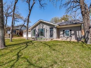 716 Thousand Oaks Dr, Hurst, TX 76054