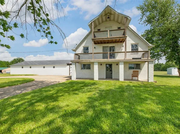 2908 Brighton Bunker Hill Rd, Brighton, IL 62012