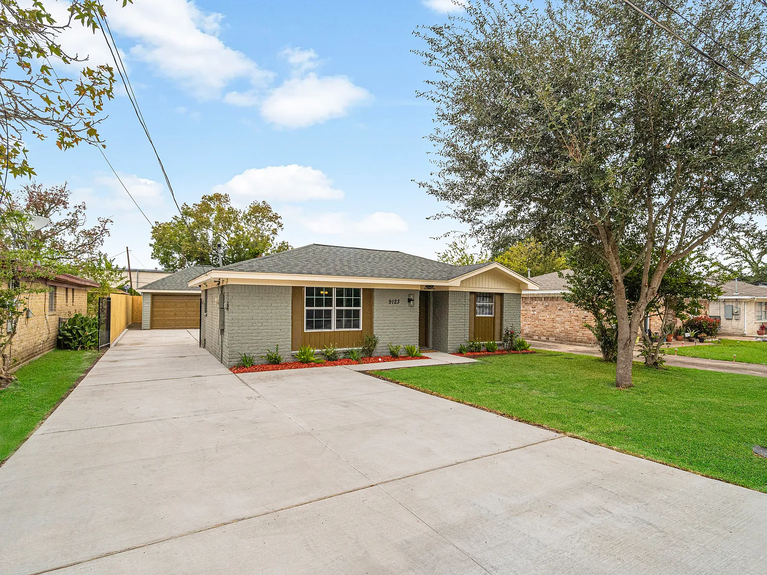 3 bed, 1.5 bath, 1272 sqft, $3,700 — Photo 2