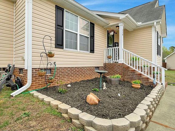 4th image of 114 Carriage Hill Dr