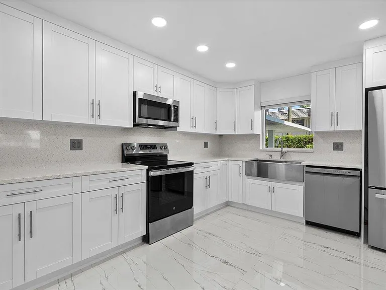 3040 Lake Shore Dr #101 — Photo 4