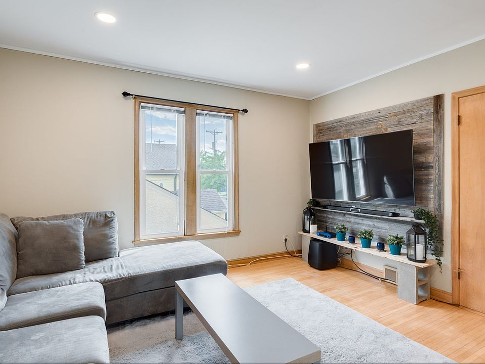 1st image of 1827 2nd St NE #2