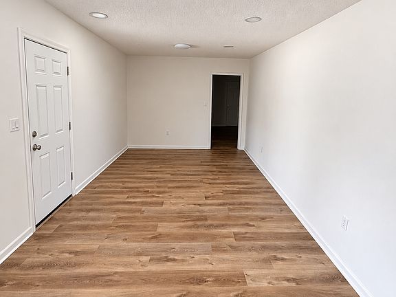 3rd image of 2920 Kentwood Dr