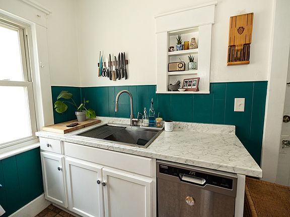 2nd image of 28 Woodette Pl