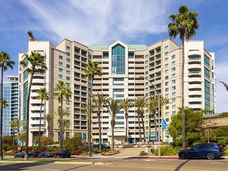 Towers at Costa Verde Apartments — Photo 38