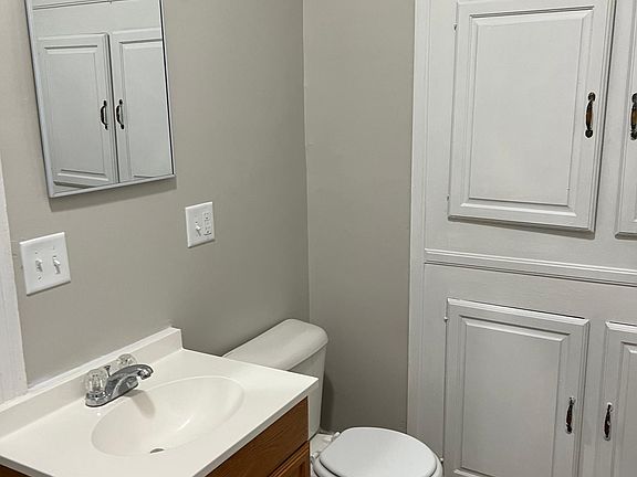 3rd image of 847 Meridian St