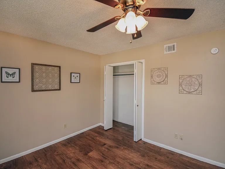602 Sherwood Dr #C — Photo 4