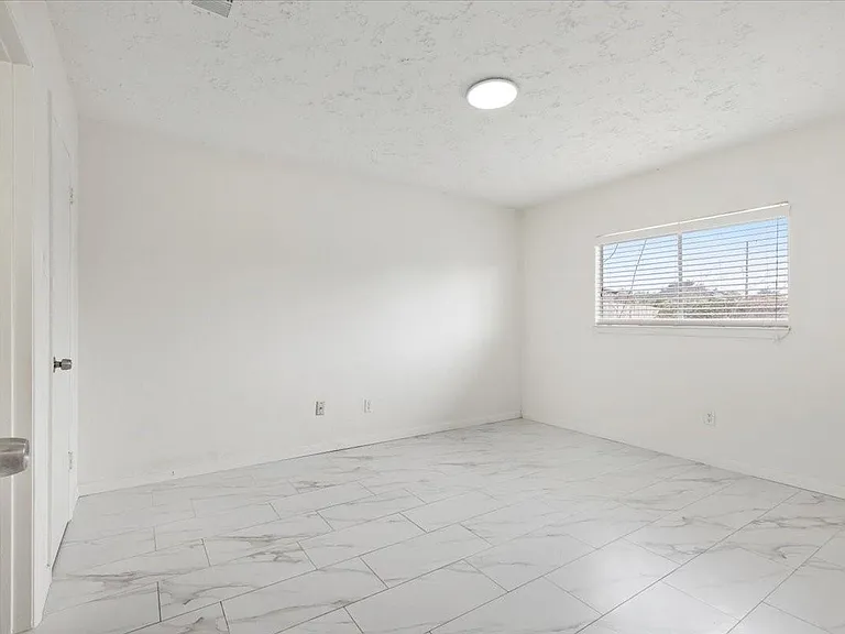 14818 Gladewick Dr — Photo 8