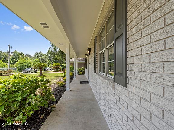3rd image of 371 Lakeview Blvd