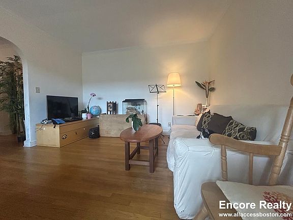 3rd image of 89 Longwood Ave #6