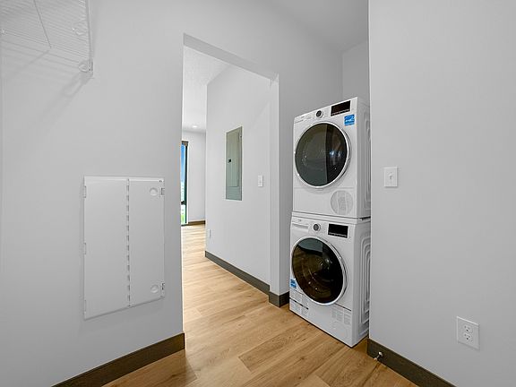 4th image of 1601 High St #013616dae