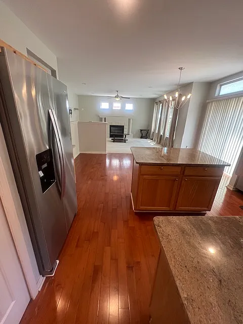 4 bed, 3.5 bath, 2571 sqft, $3,000 — Photo 2