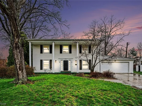 1011 Chatham Pl, Rocky River, OH 44116