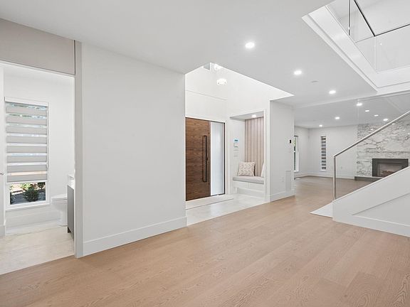 4th image of 3980 Cartier St