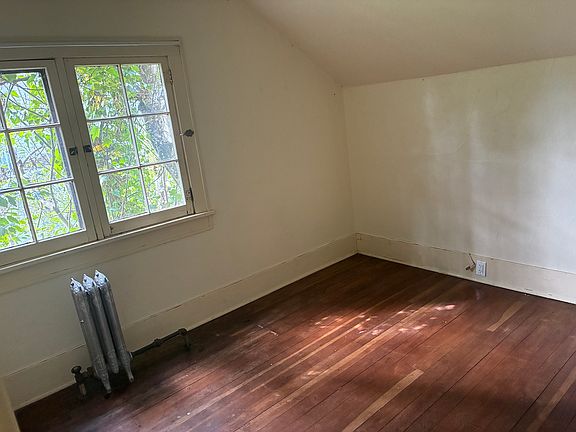 5th image of 642 NW 9th St