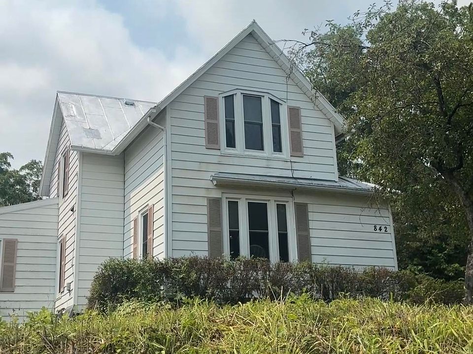 1st image of 842 Walnut St
