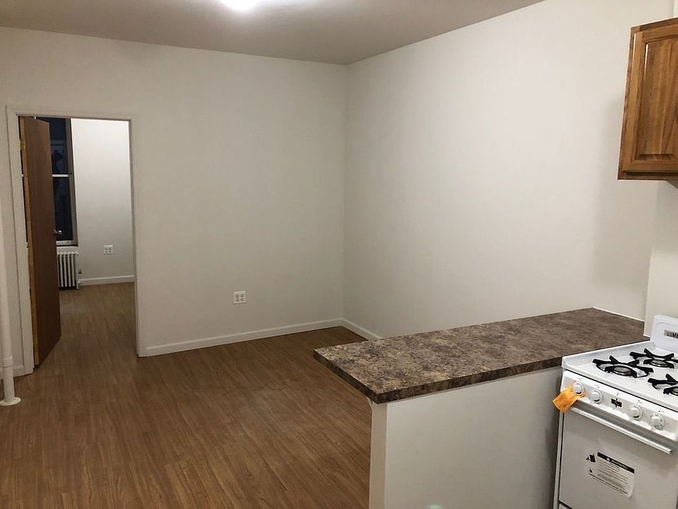 2nd image of 1727 2nd Ave APT 2RS