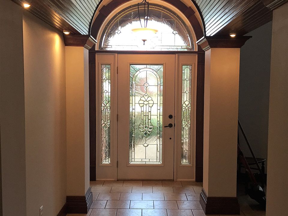 Gorgeous Entry