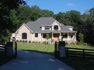 211 Woods Edge Dr, Somerset, KY 42503