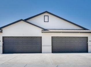 604 E Martens Dr, Goddard, KS 67052