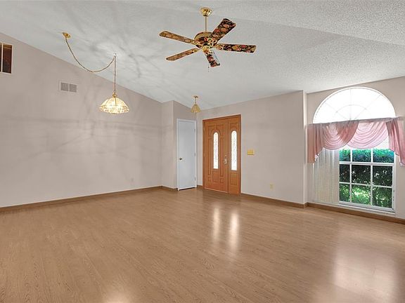5th image of 9554 Brackin St