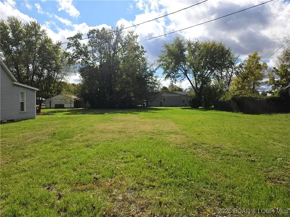 218 W 8th St, Eldon, MO 65026