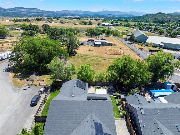 3rd image of 1070 Havenwood Dr