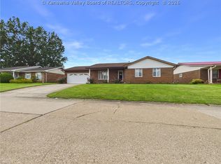 204 Shawnee Est, Winfield, WV 25213