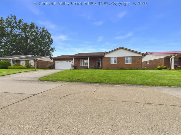 204 Shawnee Est, Winfield, WV 25213