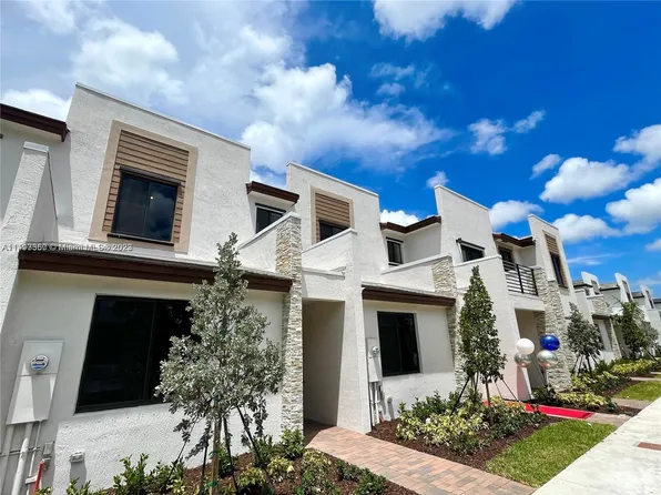 891 NE 211th St, Miami, FL 33179