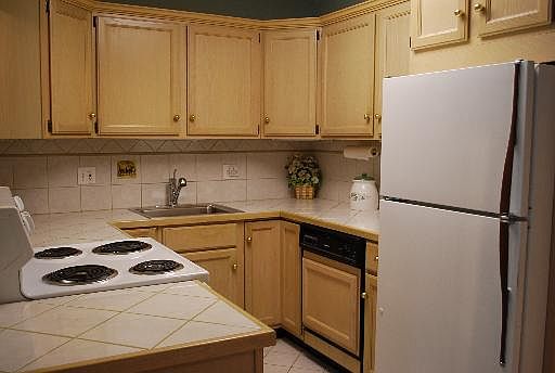3rd image of 675 Grove Dr APT 214